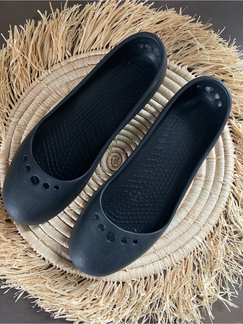 CROCS Women’s Matte Black Round Toe Slip On Ballet Flats Size 9